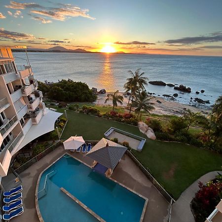 Coral Cove Apartments - Absolute Beachfront Resort Bowen Ngoại thất bức ảnh