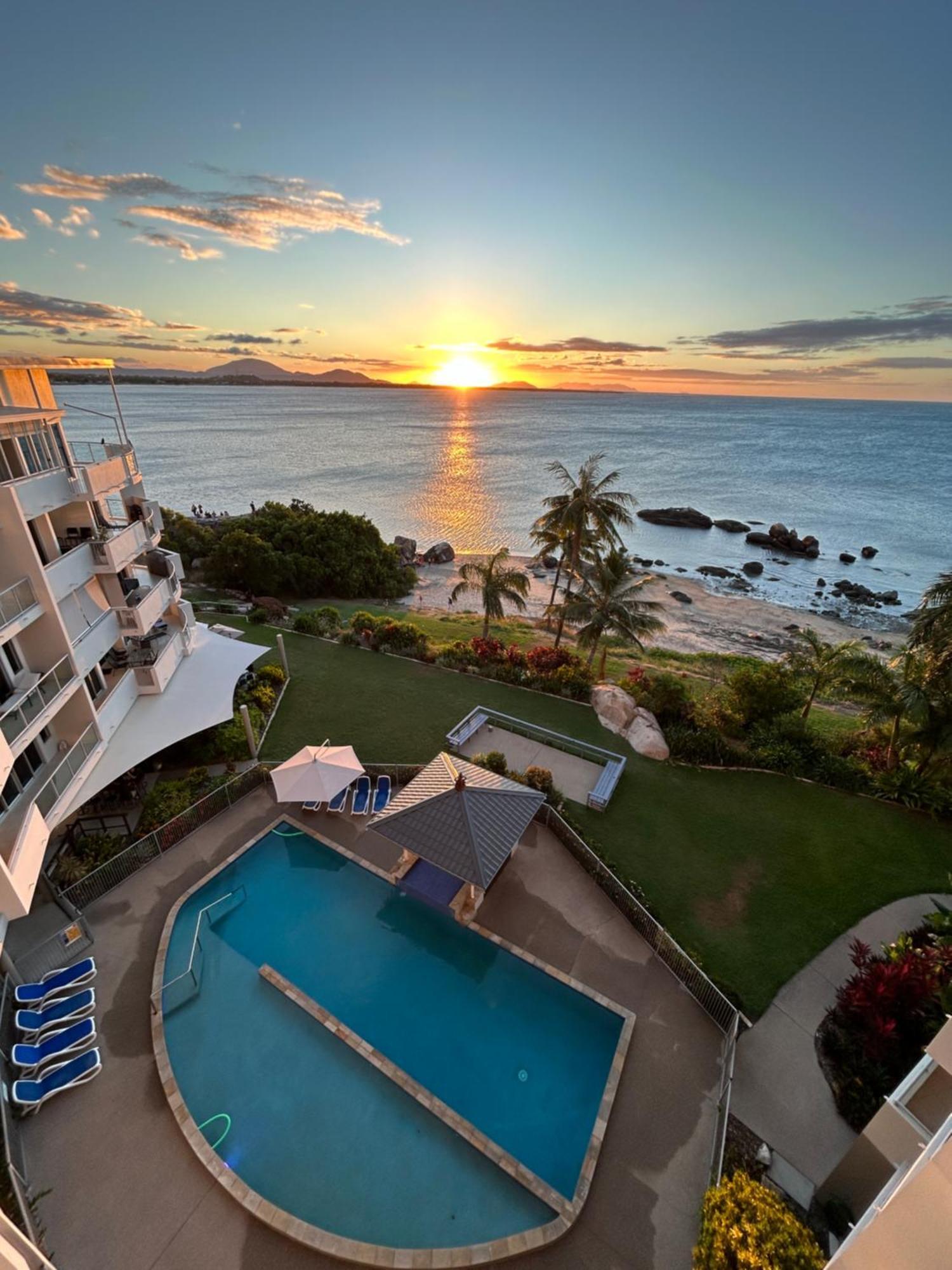 Coral Cove Apartments - Absolute Beachfront Resort Bowen Ngoại thất bức ảnh