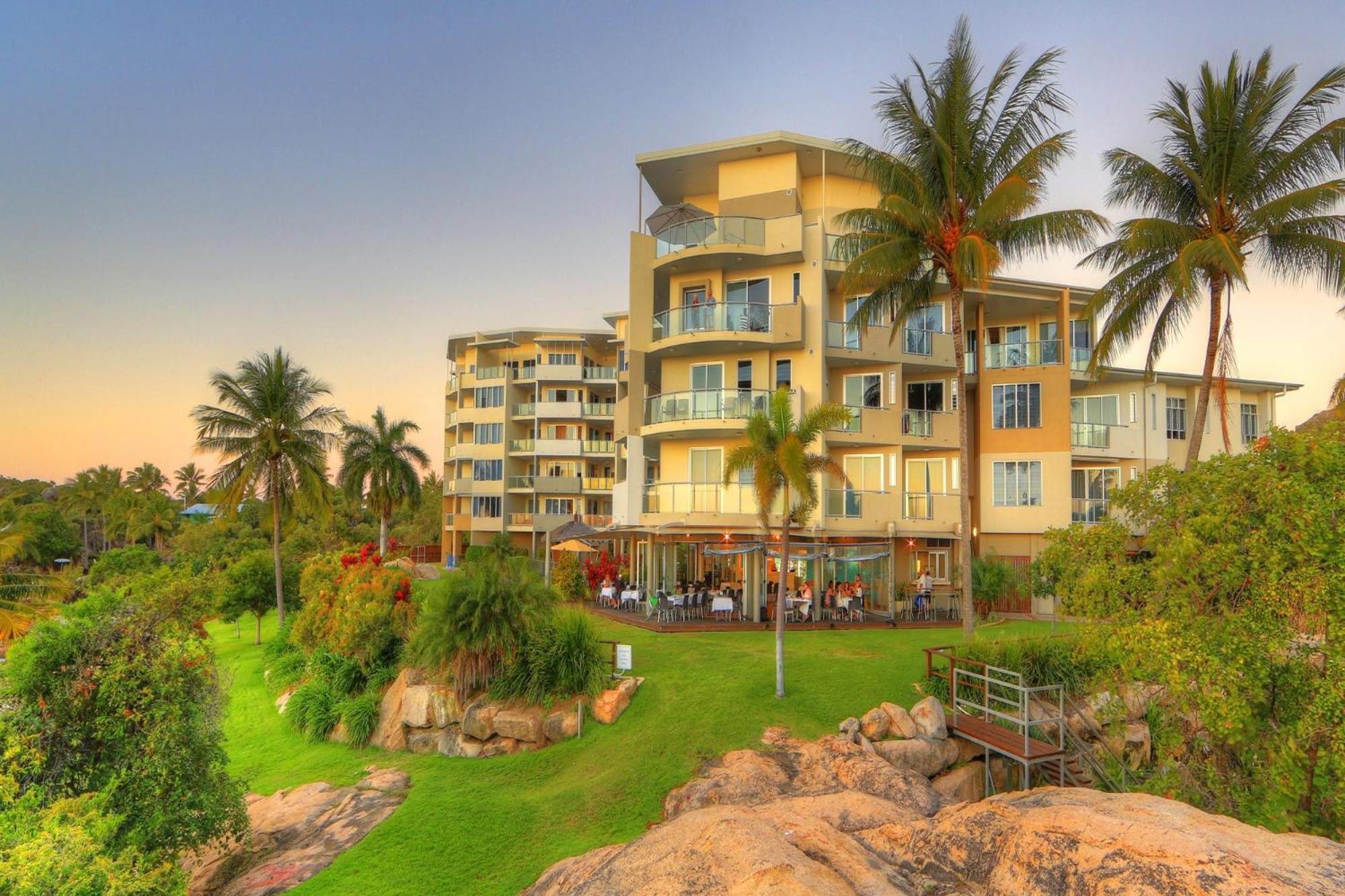 Coral Cove Apartments - Absolute Beachfront Resort Bowen Ngoại thất bức ảnh