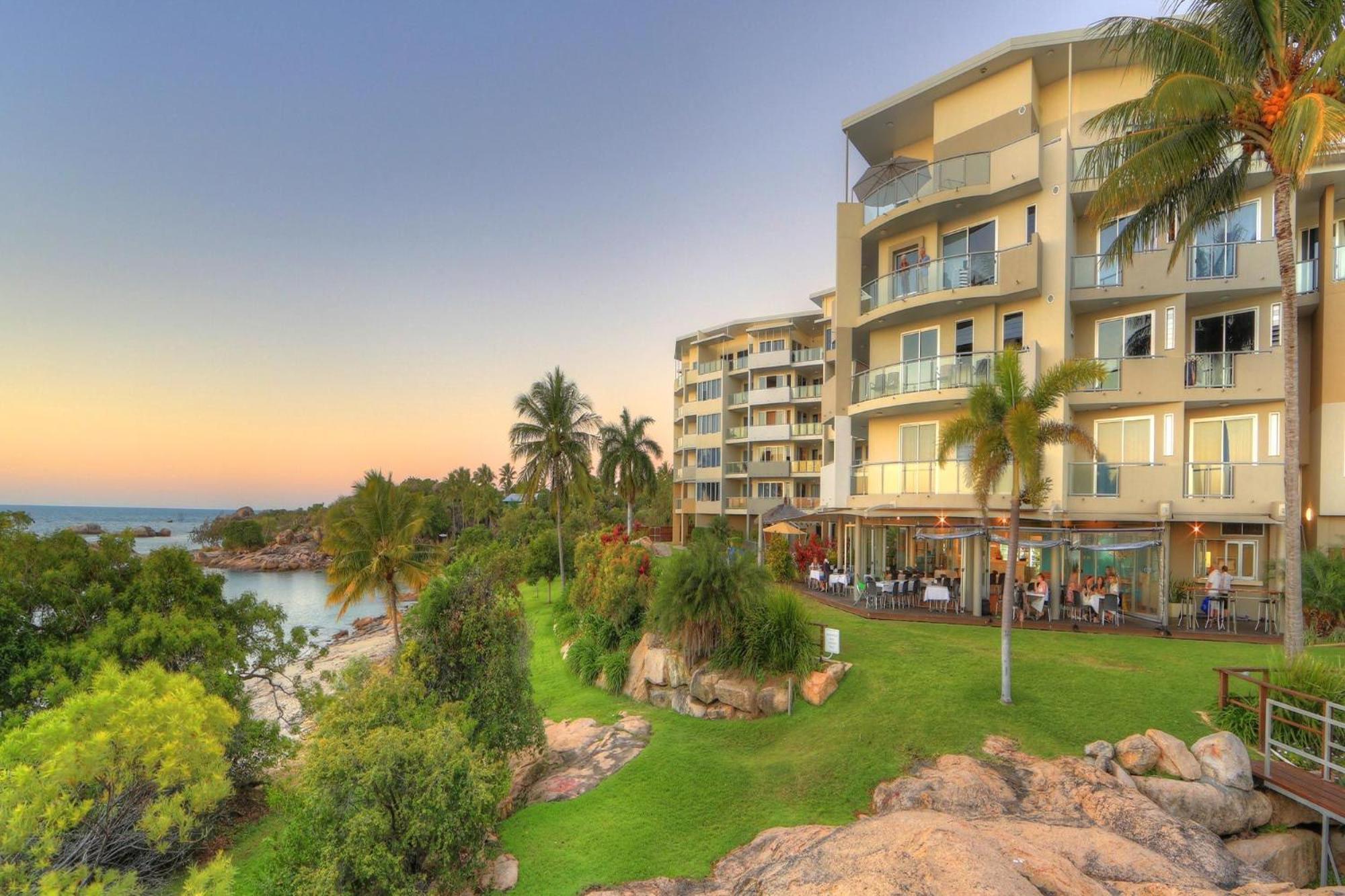 Coral Cove Apartments - Absolute Beachfront Resort Bowen Ngoại thất bức ảnh