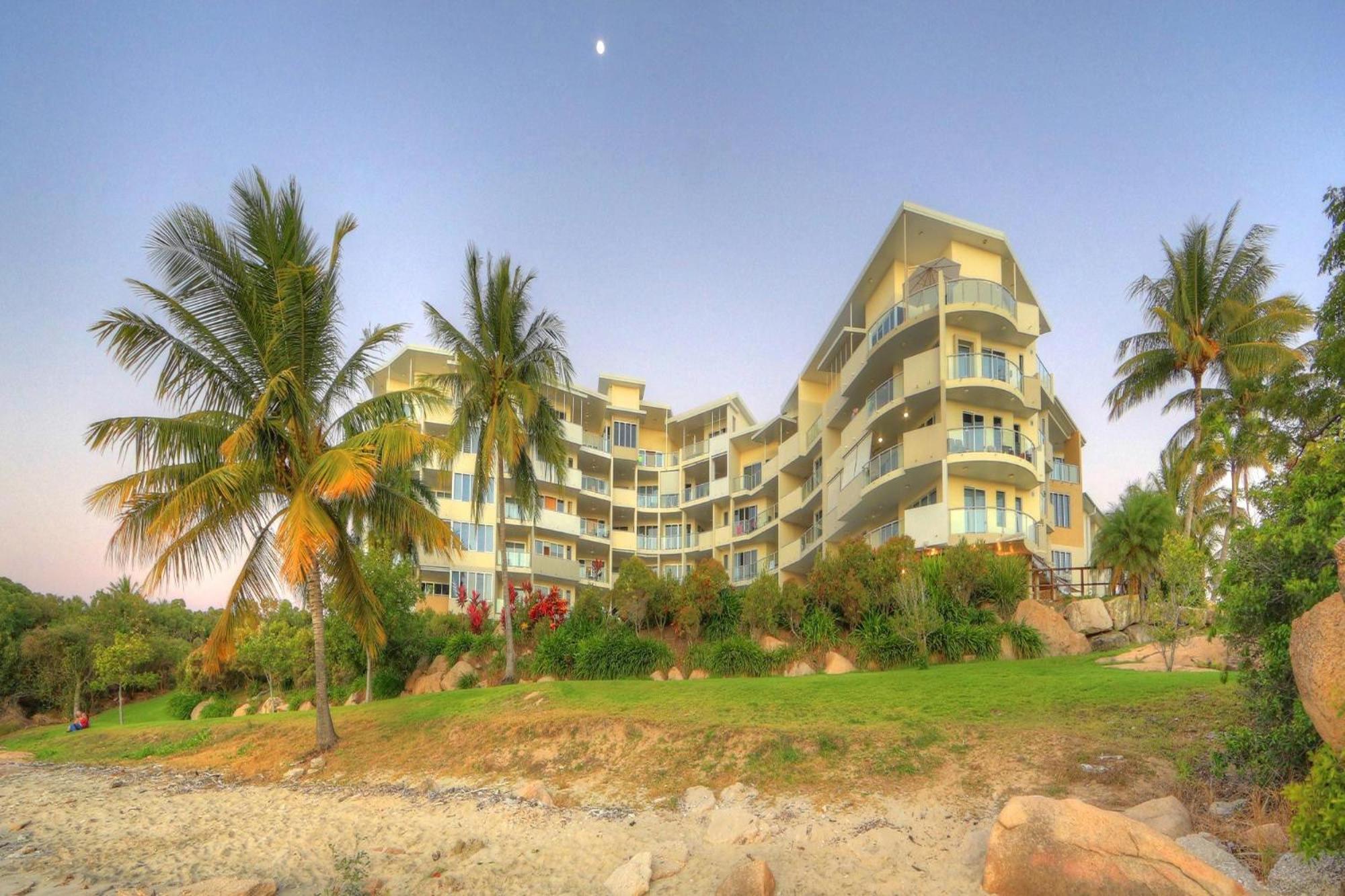 Coral Cove Apartments - Absolute Beachfront Resort Bowen Ngoại thất bức ảnh