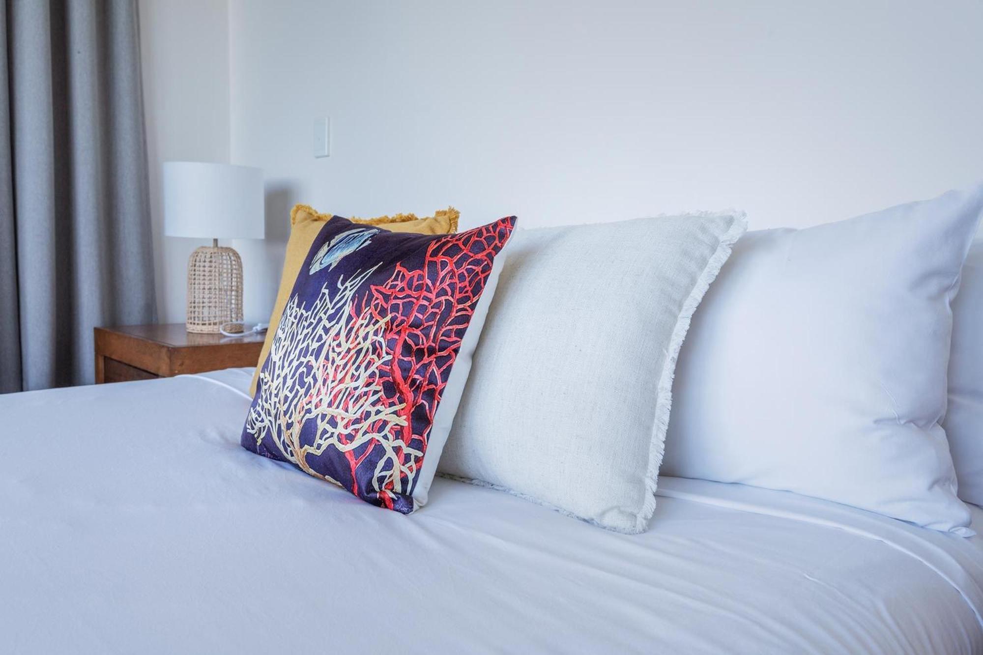 Coral Cove Apartments - Absolute Beachfront Resort Bowen Ngoại thất bức ảnh