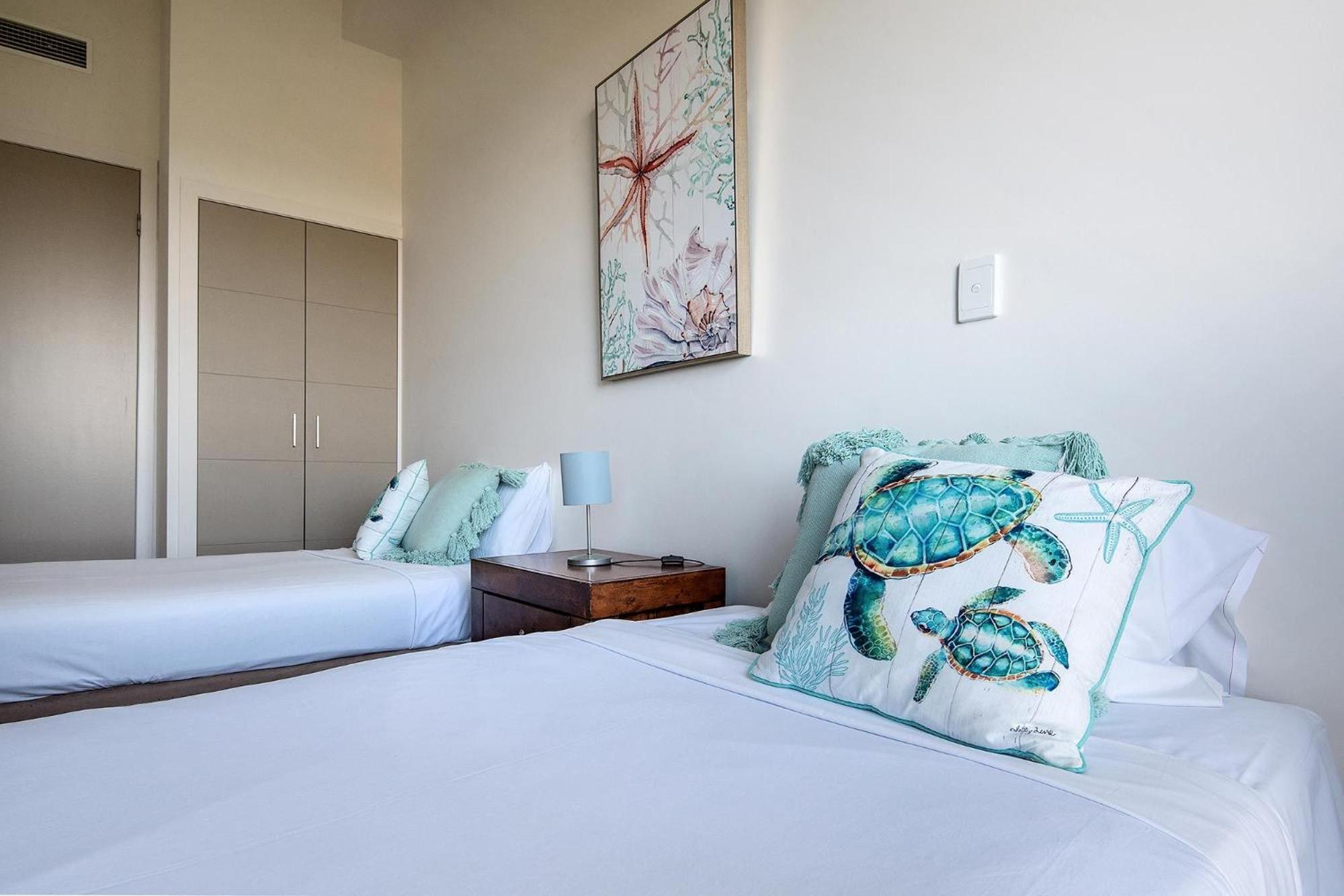 Coral Cove Apartments - Absolute Beachfront Resort Bowen Ngoại thất bức ảnh