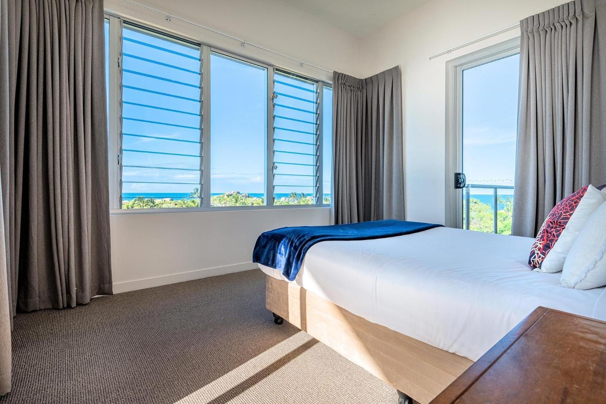 Coral Cove Apartments - Absolute Beachfront Resort Bowen Ngoại thất bức ảnh