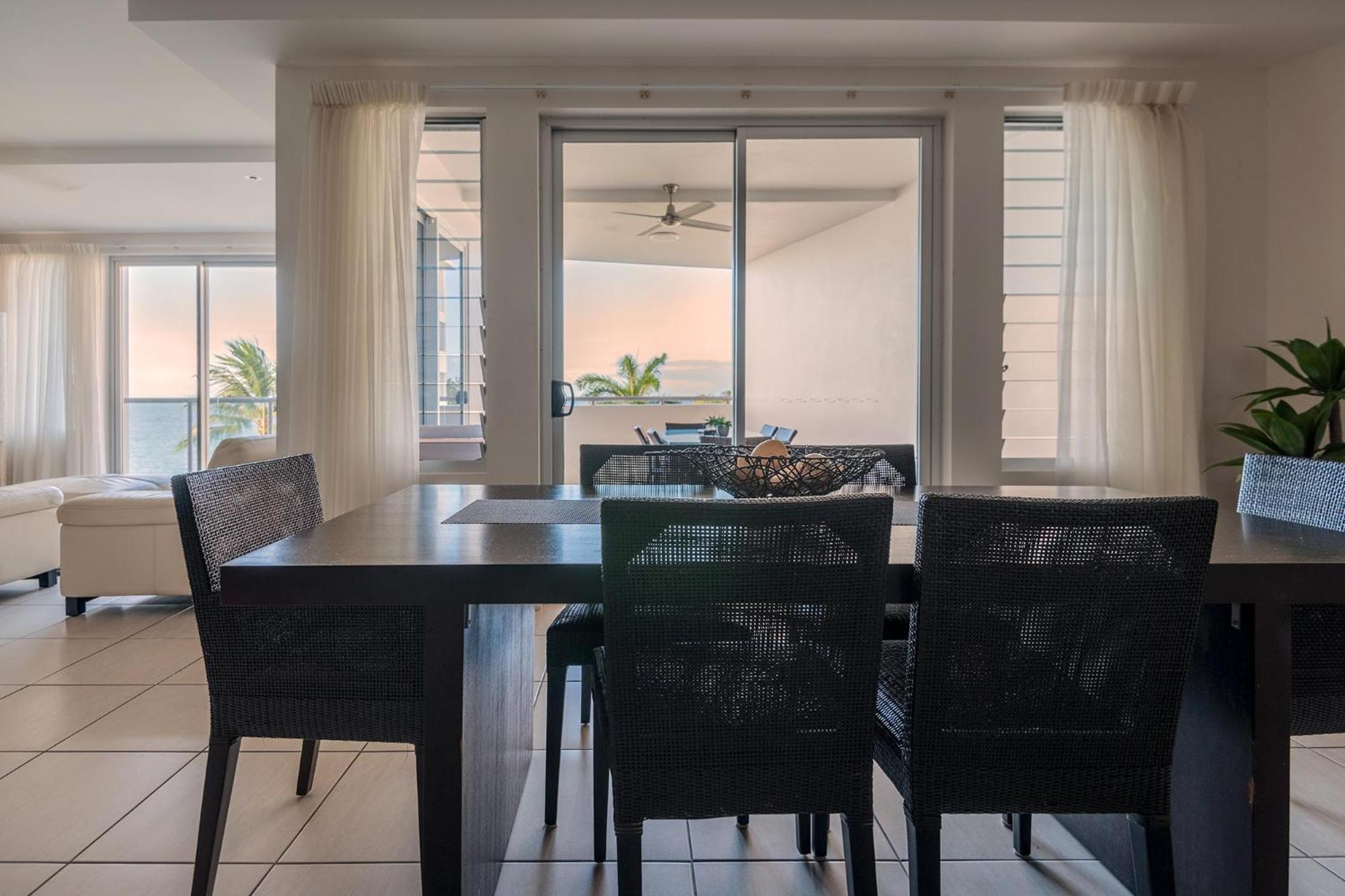 Coral Cove Apartments - Absolute Beachfront Resort Bowen Ngoại thất bức ảnh
