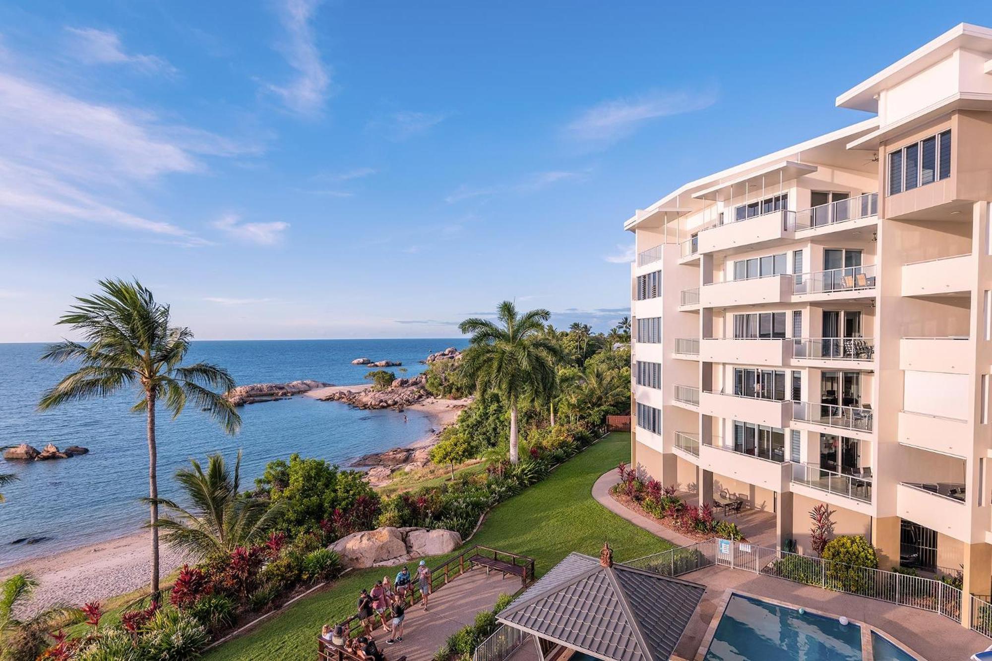 Coral Cove Apartments - Absolute Beachfront Resort Bowen Ngoại thất bức ảnh