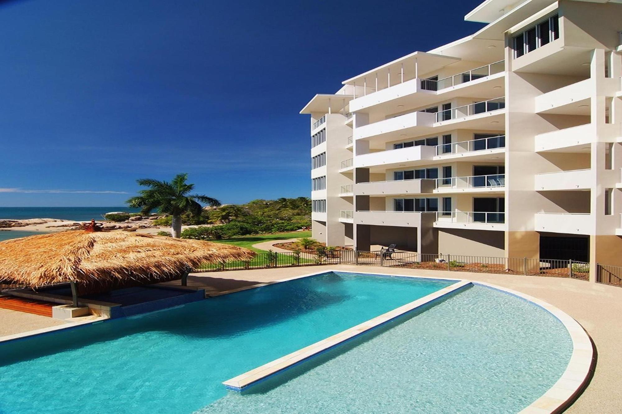 Coral Cove Apartments - Absolute Beachfront Resort Bowen Ngoại thất bức ảnh