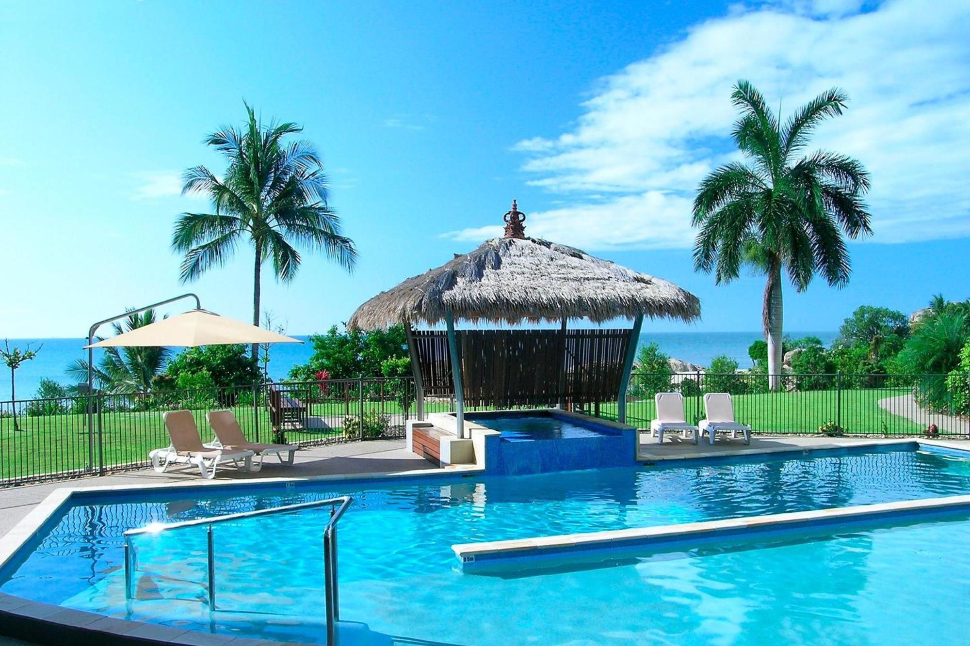 Coral Cove Apartments - Absolute Beachfront Resort Bowen Ngoại thất bức ảnh